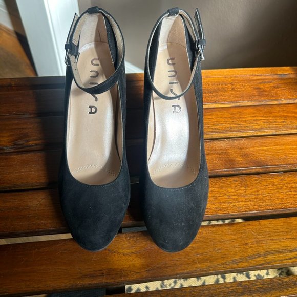 UNISA Black Suede Platform Pumps w/ Ankle Strap - Never Worn - 6M - Picture 2 of 6